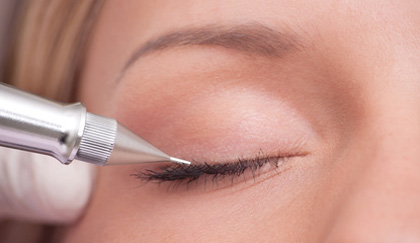 Service de maquillage semi-permanent salon esthétique Carpe Diem à Laval